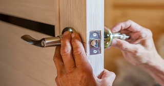 Установка и замена дверной ручки в Улане-Удэ от 277 руб. – Мастер24, монтаж фурнитуры, недорого